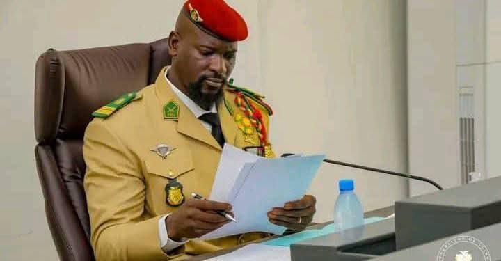 Guinée : Mamadi Doumbouya promulgue la nouvelle Constitution