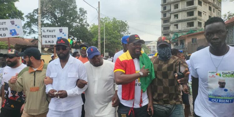 Du Palais du Peuple à la Présidence : Une Marche Symbolique en Soutien au Général Doumbouya
