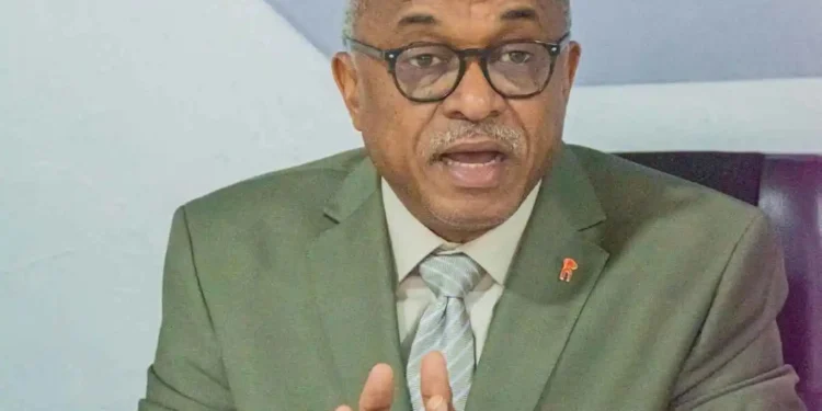 Journée mondiale des enseignants : Le ministre Jean Paul Cédy rend hommage aux enseignants guinéens