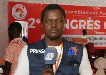 Tribune : Quand les plumes s’inclinent devant les décrets