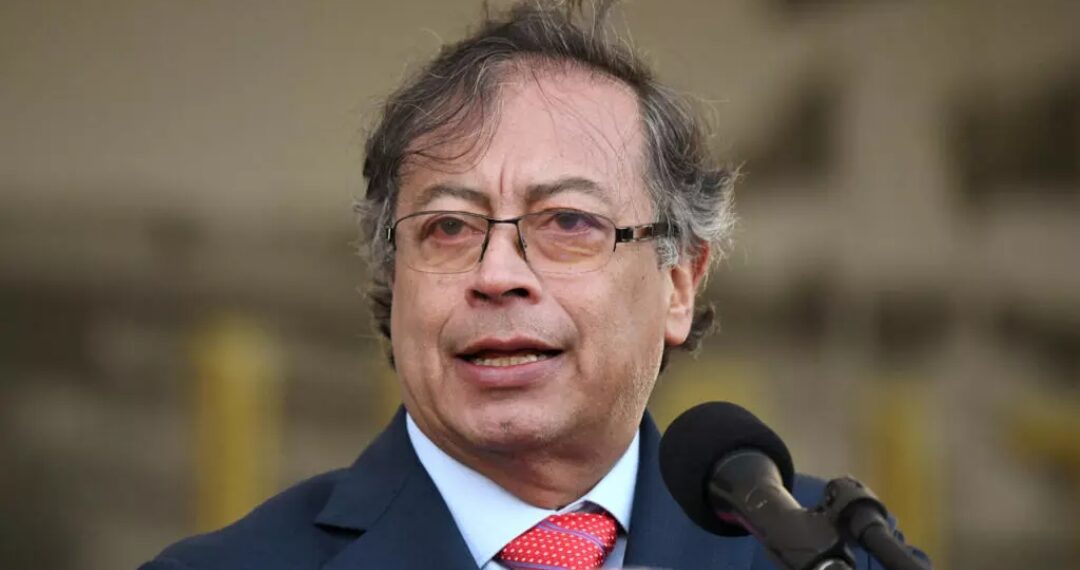 Gustavo Petro accuse les États-Unis de violer les eaux colombiennes et de tuer un pêcheur