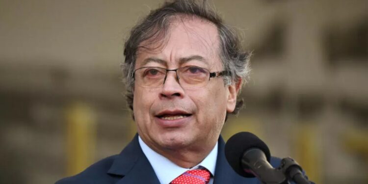 Gustavo Petro accuse les États-Unis de violer les eaux colombiennes et de tuer un pêcheur