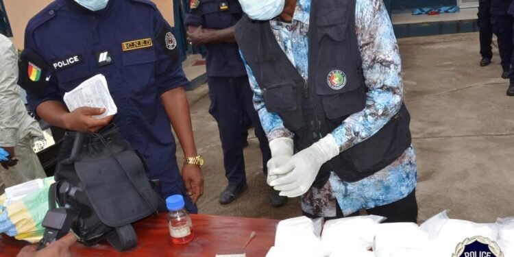Conakry : 5,4 kg de cocaïne saisis à l’aéroport international Ahmed Sékou Touré