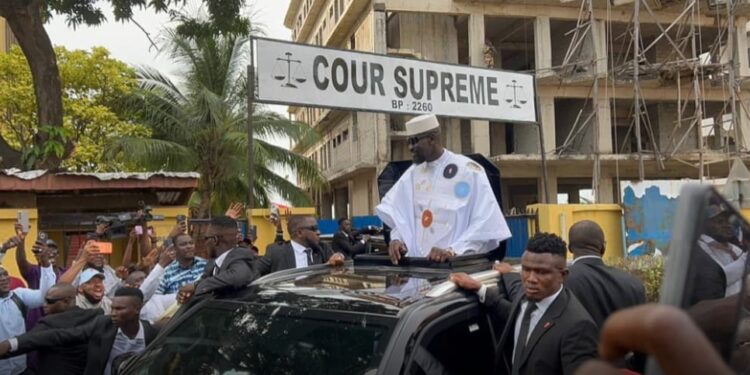 Guinée : Le Général Mamadi Doumbouya dépose sa candidature à l’élection présidentielle