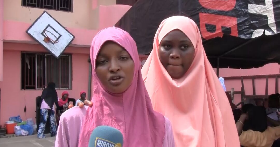 Octobre Rose : La fondatrice de l’ONG JLPI appelle à la prévention du cancer du sein au Lycée Moderne de Dixinn