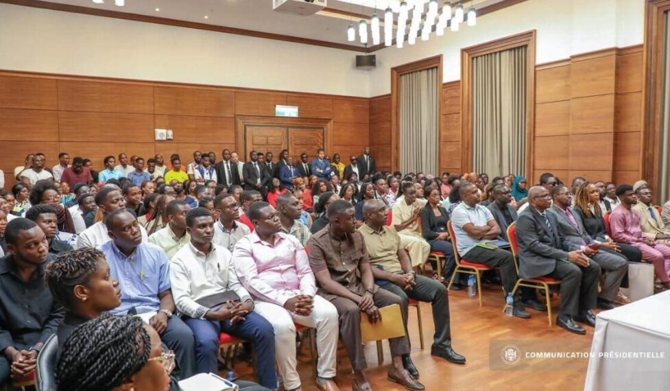 Les plaintes des boursiers gabonais entendues : des mesures fortes annoncées par Brice Clotaire Oligui Nguema