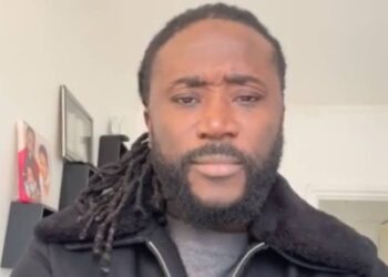 Guinée : l’artiste Elie Kamano affirme que deux de ses enfants ont été enlevés à Conakry