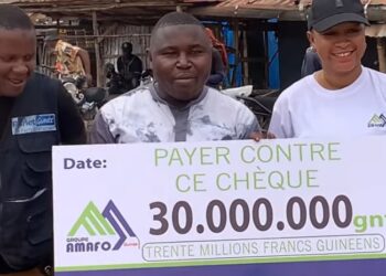 Médias Awards Guinée : le journaliste Mohamed Lamine Barry reçoit enfin sa récompense