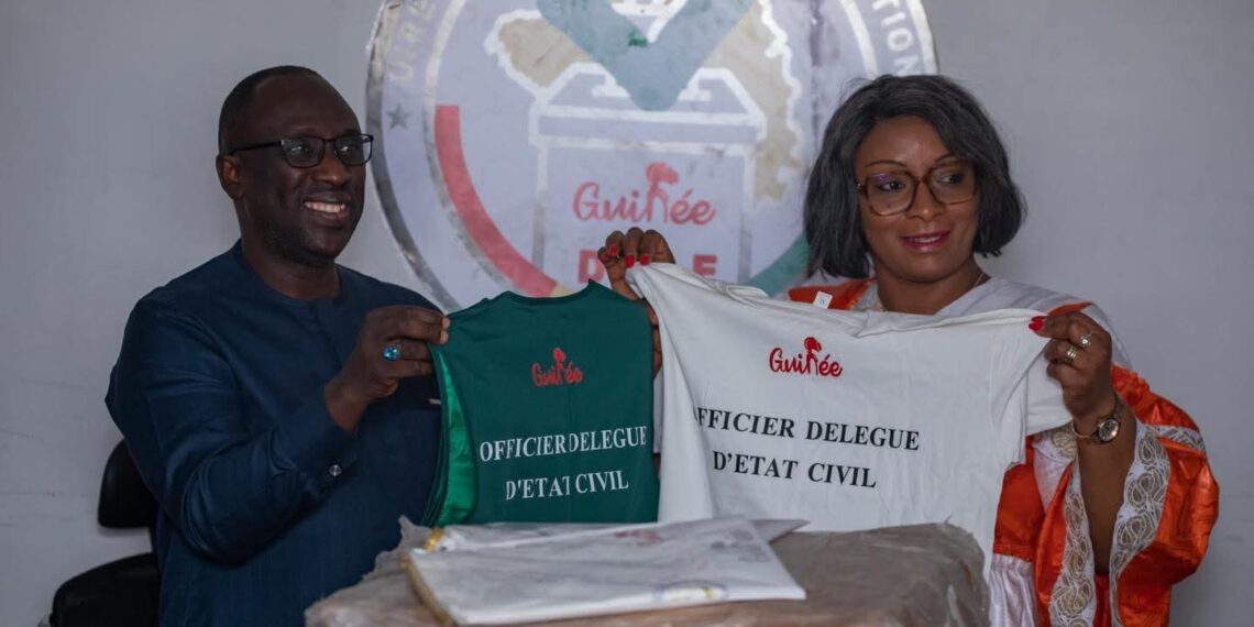 Modernisation de l’état civil : la DGE remet des kits aux officiers délégués pour fiabiliser le fichier électoral