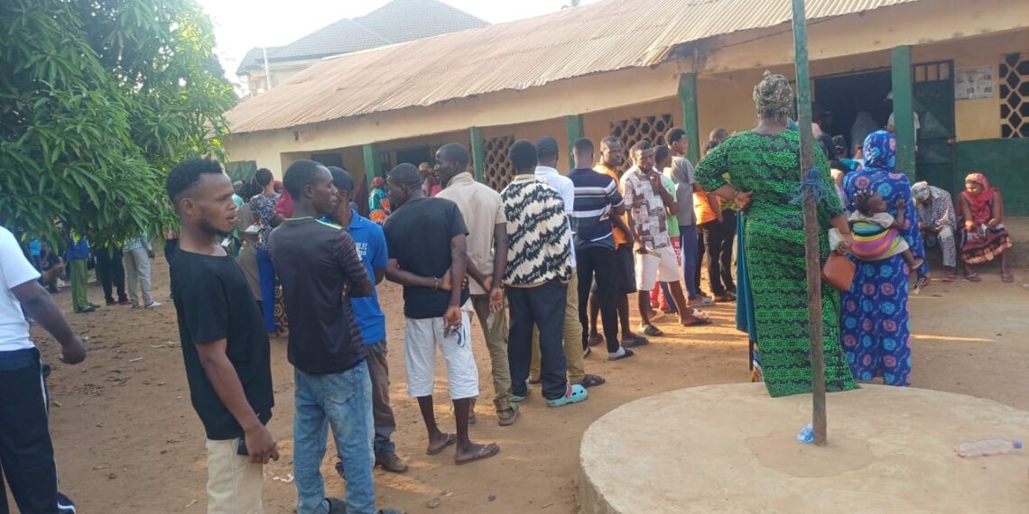 Manéah: Les électeurs se rendent dans le calme dans les centres de vote 