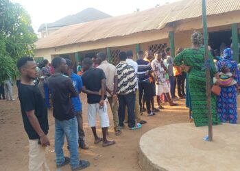 Manéah: Les électeurs se rendent dans le calme dans les centres de vote 