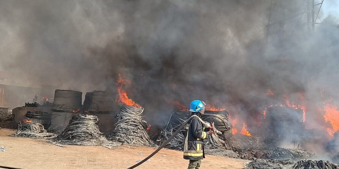 Incendie à Sonfonia-Casse : un entrepôt d’EDG gravement endommagé