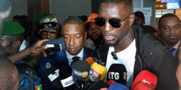 Serhou Guirassy de retour en Guinée avec son Soulier d’or de la Ligue des champions 2025