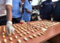 Trafic de drogue à Conakry : 145 boules de cocaïne saisies à l’aéroport Ahmed-Sékou-Touré, deux suspects arrêtés
