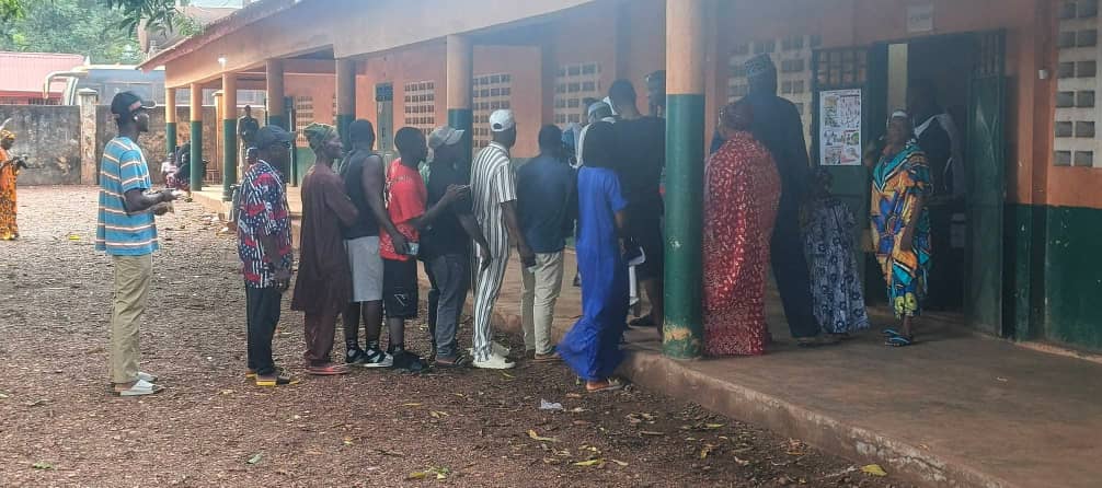 Boké : affluence relativement moyenne et climat apaisé dans les bureaux de vote