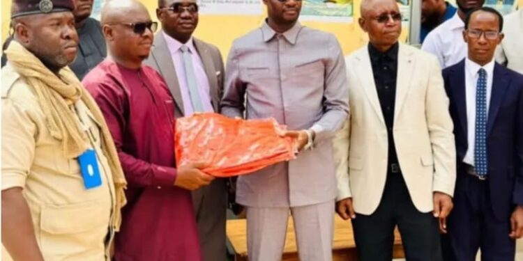 Conakry : remise de 20 000 tenues aux détenus des prisons guinéennes