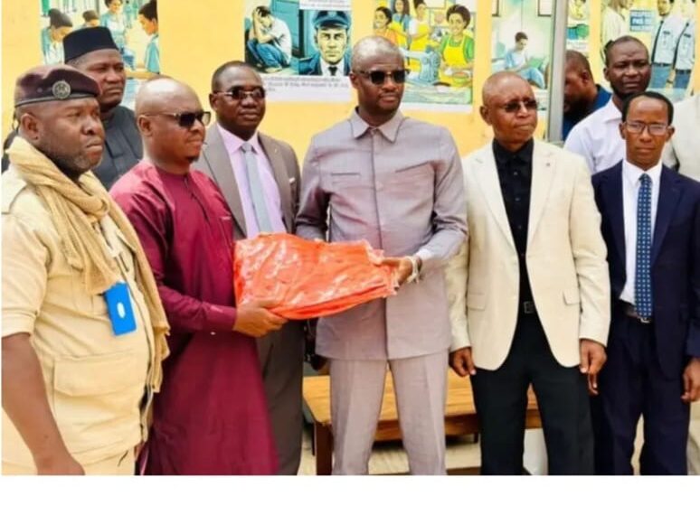 Conakry : remise de 20 000 tenues aux détenus des prisons guinéennes