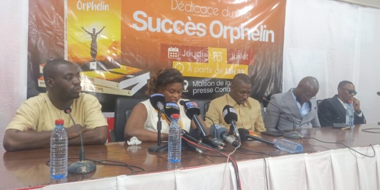 Conakry : Hon. Aly Badara Condé dédicace son premier ouvrage Succès orphelin et choisit de l&rsquo;offrir gratuitement aux lecteurs