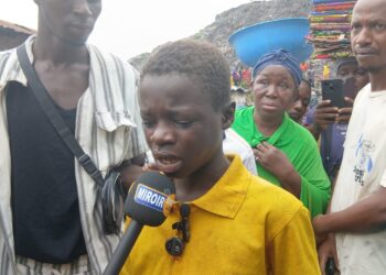 Éboulement à Darsalam : « Ma mère, mon frère et ma petite sœur sont m∆rts »Pleure le petit abdoul