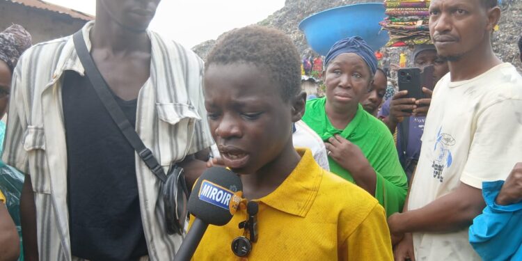 Éboulement à Darsalam : « Ma mère, mon frère et ma petite sœur sont m∆rts »Pleure le petit abdoul