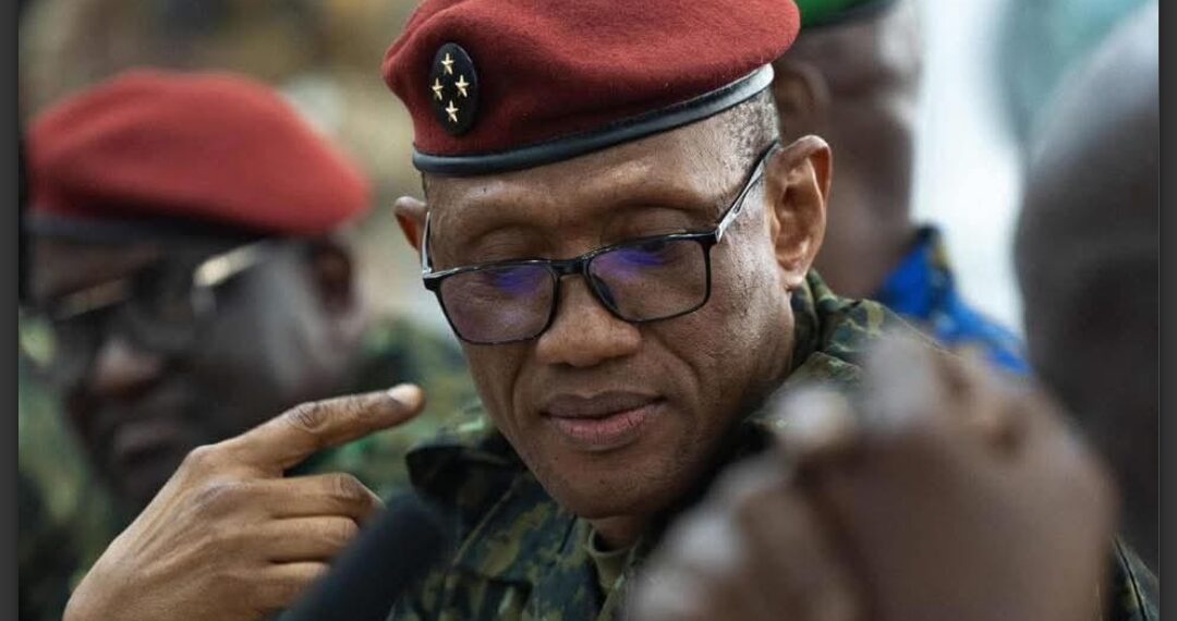 Guinée : l&rsquo;armée appelle au calme après le départ en congé annuel du président Mamadi Doumbouya