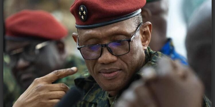 Guinée : l&rsquo;armée appelle au calme après le départ en congé annuel du président Mamadi Doumbouya