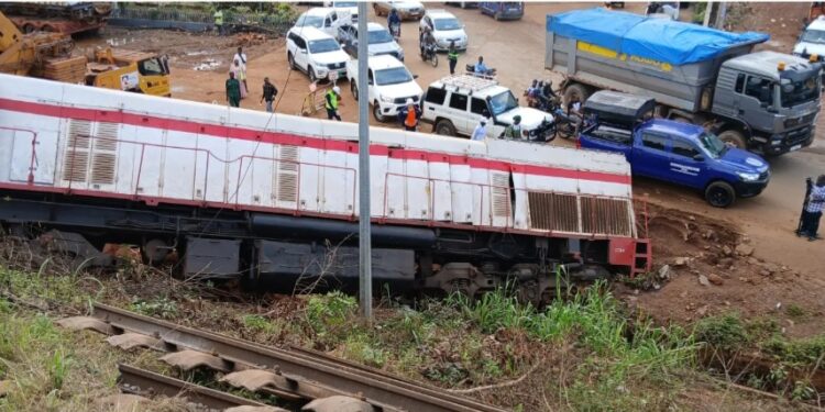 Déraillement d&rsquo;un train à Kagbelen : Le ministre de l&rsquo;Environnement en visite de terrain