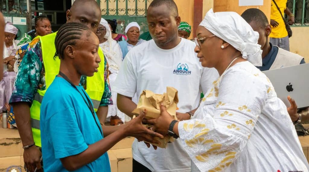 Guinée : le Gouvernement remet une assistance financière aux familles des victimes de l’éboulement de Dar-es-Salam