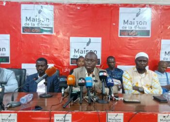 Guinée : la section syndicale des travailleurs parlementaires défie la suspension et maintient son élection