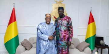 Mamadi Doumbouya reçoit Elhadj Alsény Barry, président de la Coordination des Fulbhés et Haali-Pular